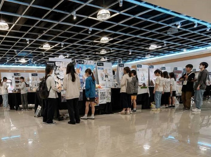 龍華科大以學生為策展核心，融合體驗設計、永續創意與實作教育，讓校園展覽走向國際舞台。